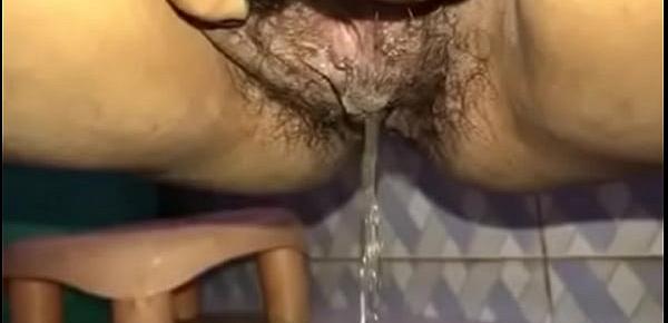  Desi Virgin pissing